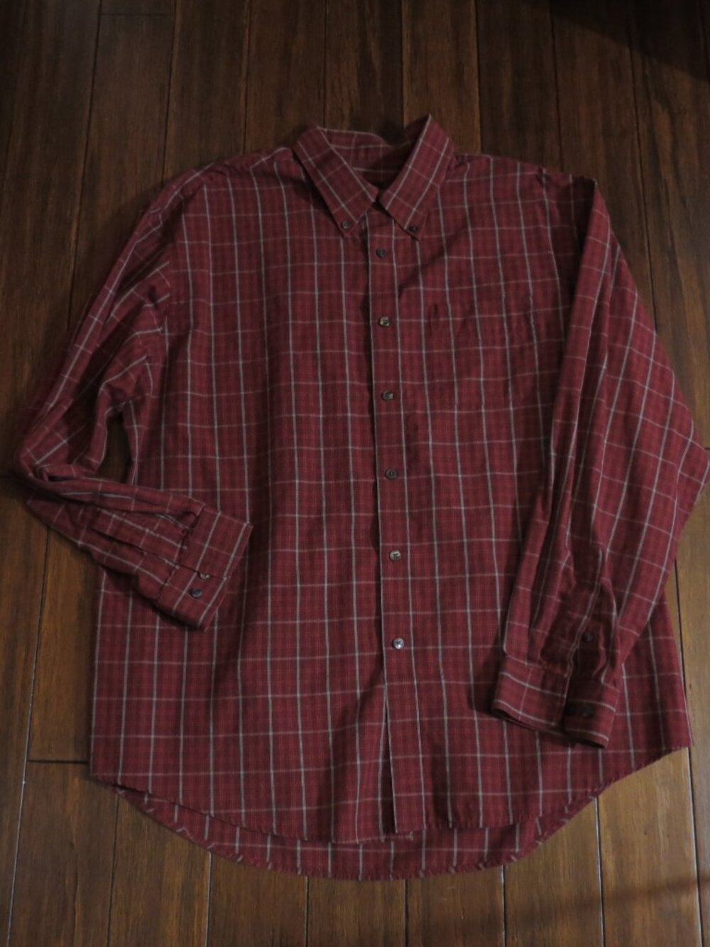 Van Heusen XL/17-17.5 Button Down Long Sleeve Shirt Plaid Burgundy Red White